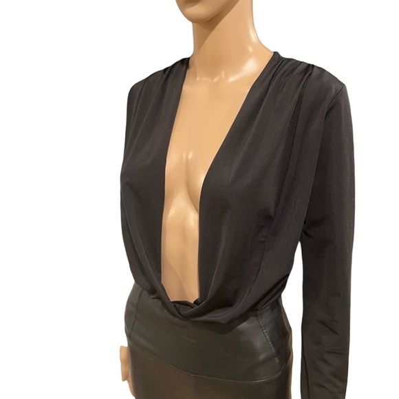 Low cut drapey body suit - Picture 5 of 6